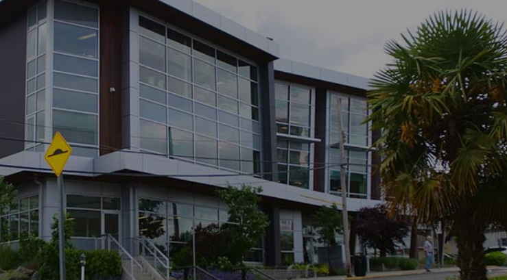 image of Nanaimo Service and Resource Centre with link to apply for a business lincece online