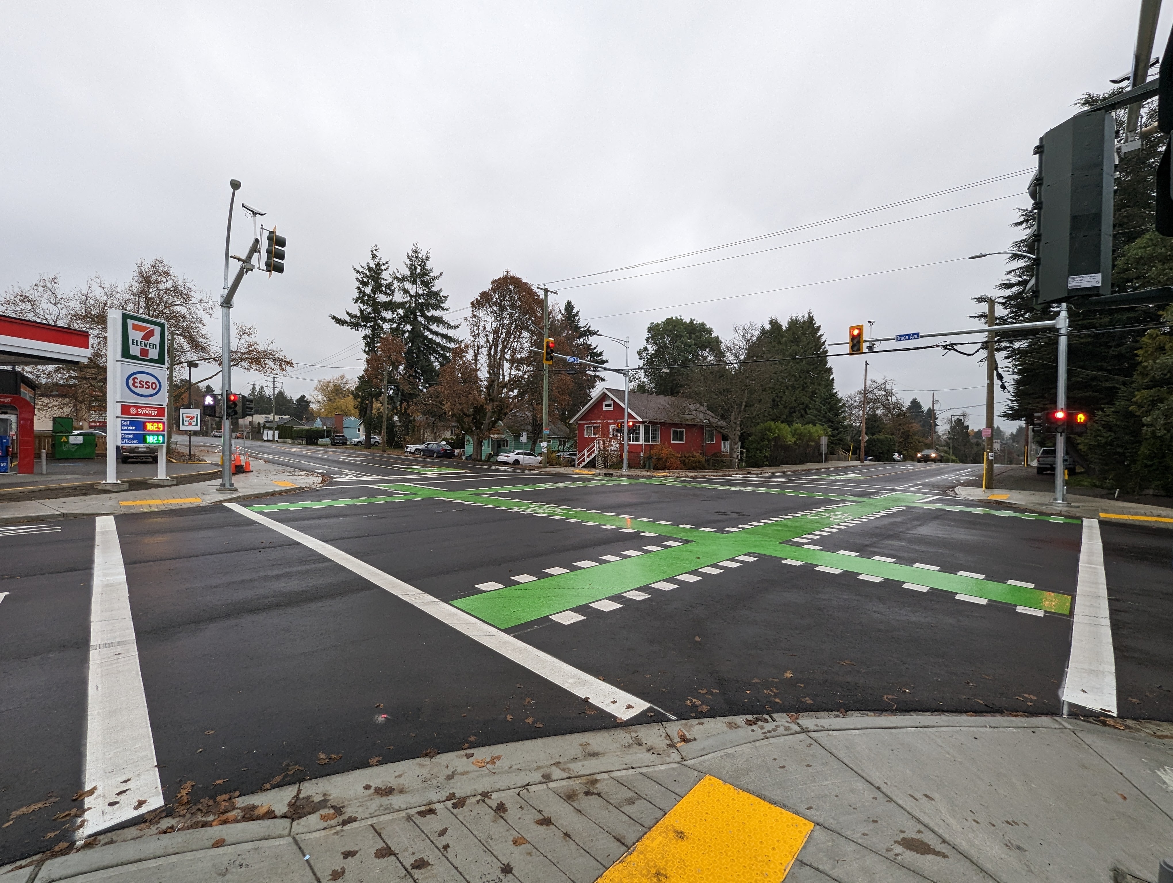 Photo of new signalized intersection at Fifth Street & Bruce Avenue
