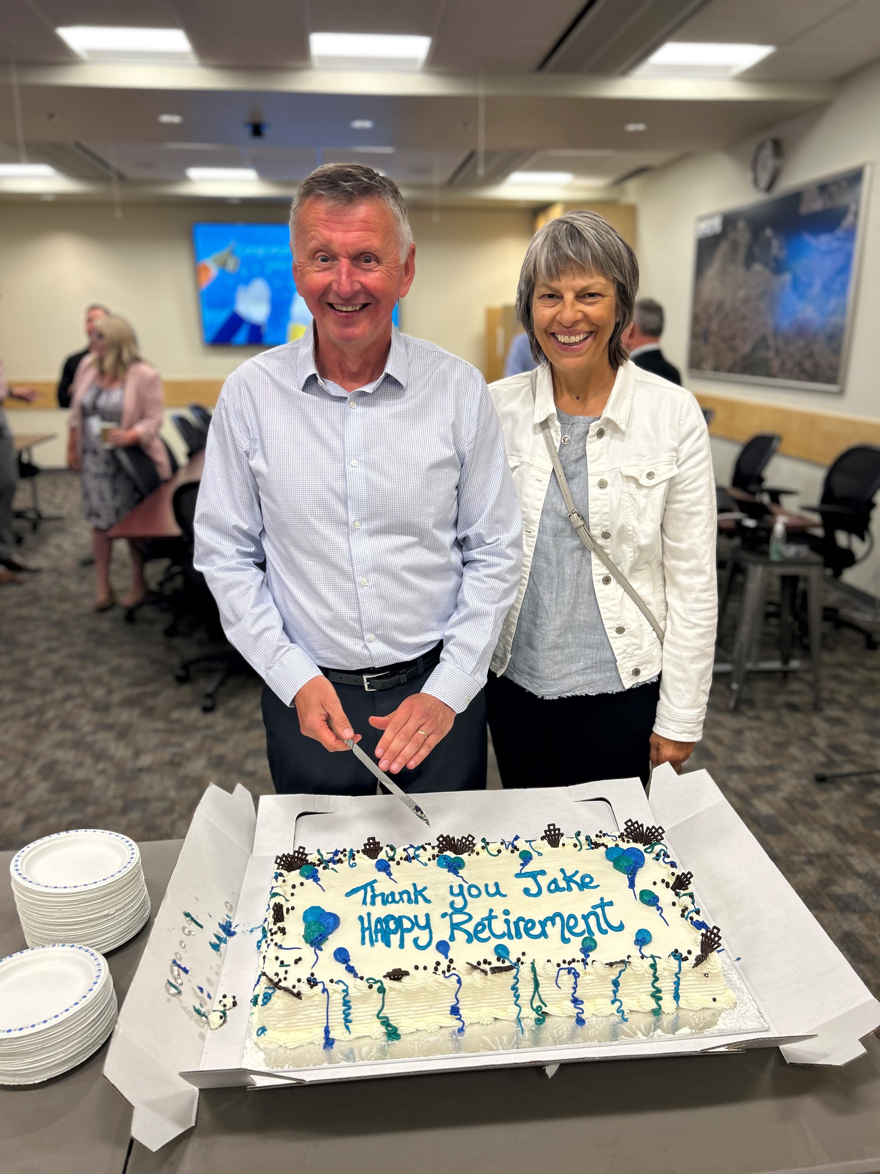 Jake and Mona Rudolph pictured cutting a retirement cake